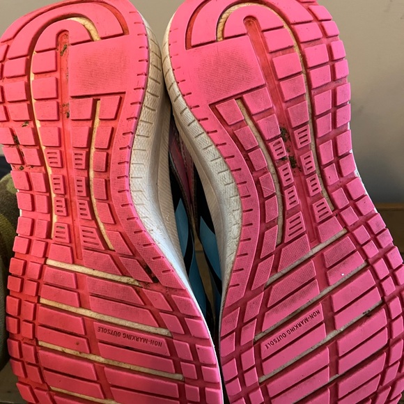 Size 3 youth reeboks - Picture 3 of 3